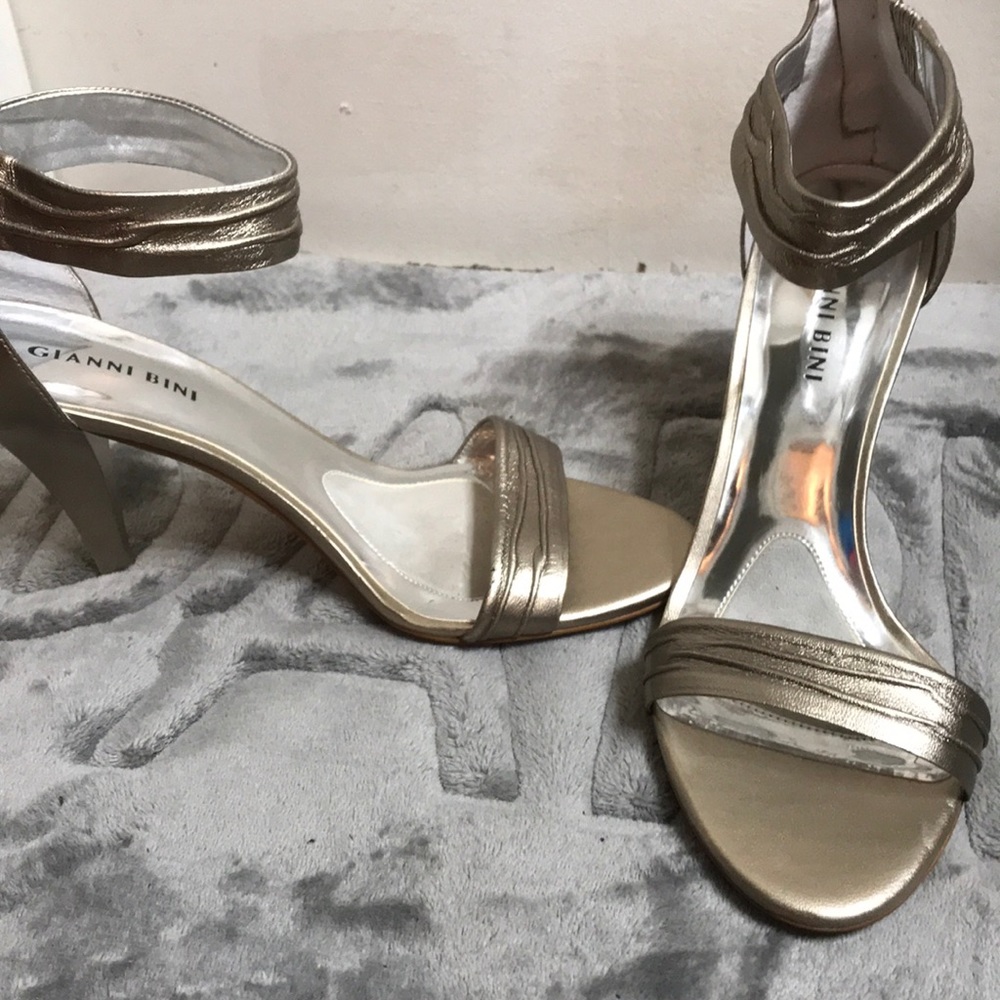 Gianni Bini pewter heels